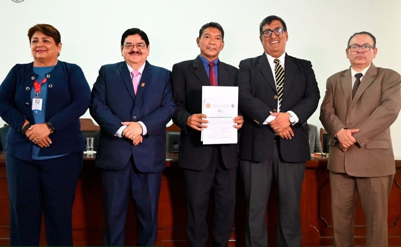 Ciencia Política y Administración Pública de la UAGRM consolida su acreditación del CEUB