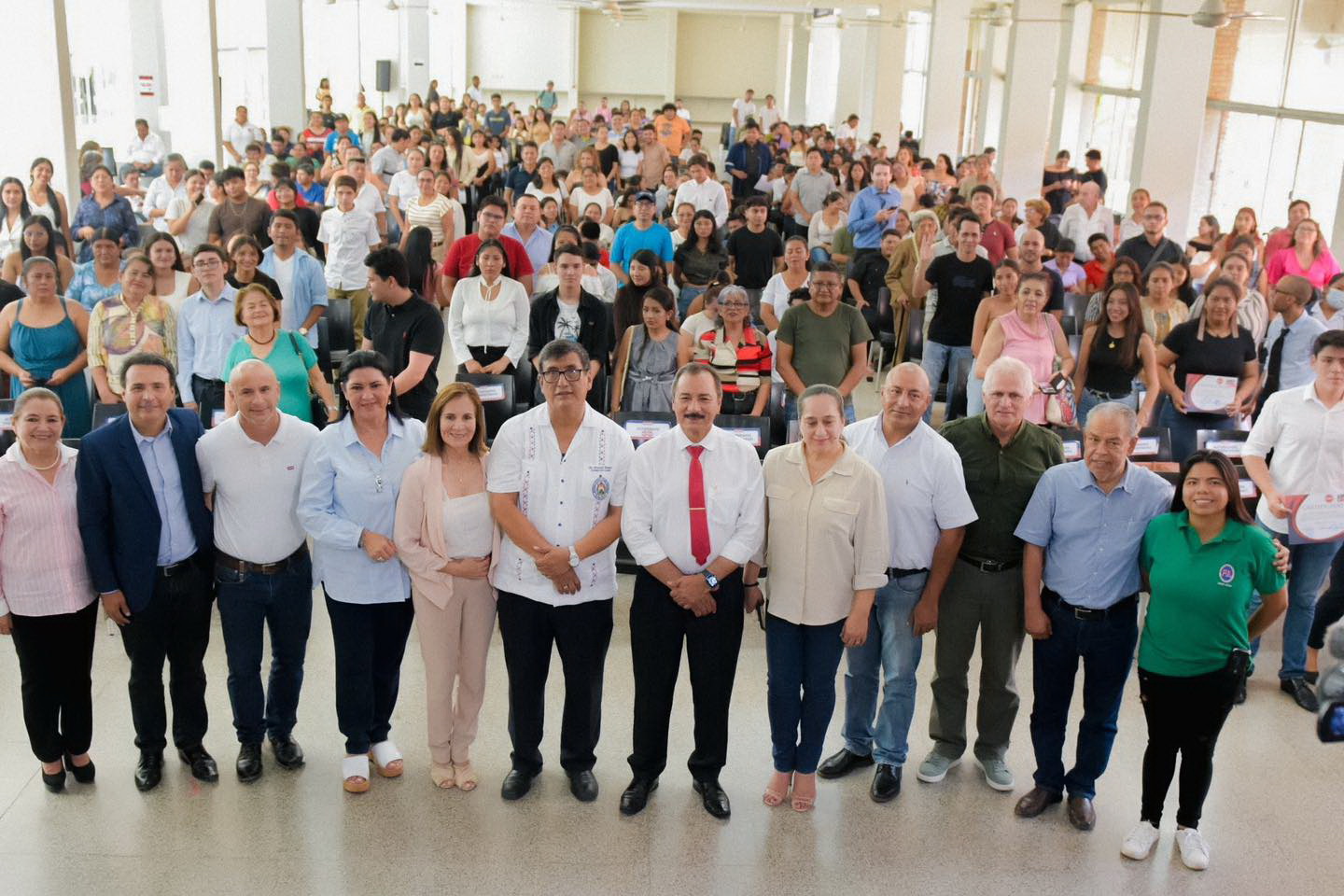La UAGRM premia la excelencia académica de 950 estudiantes "morenianos"