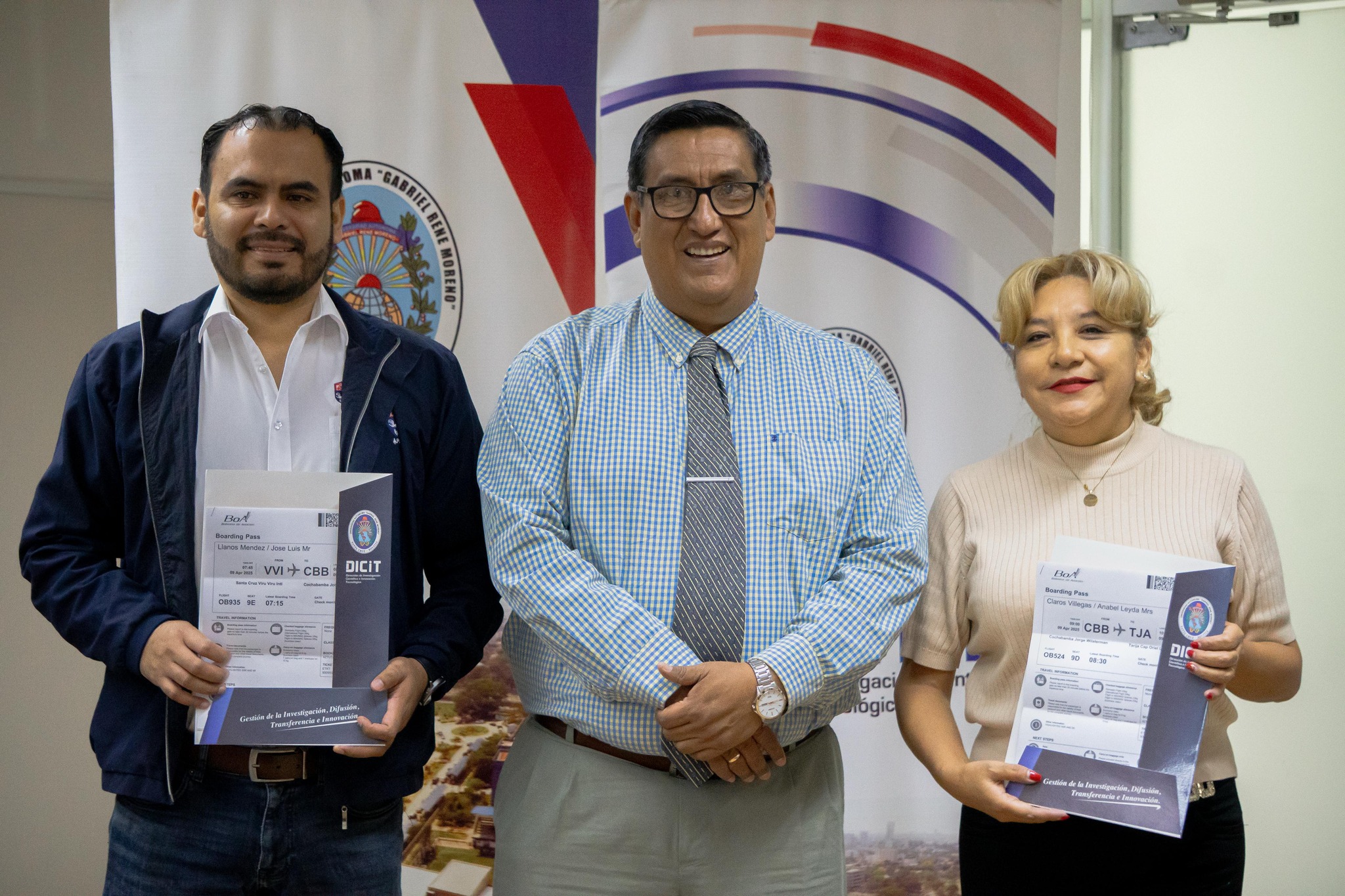 Docentes destacados reciben reconocimiento por su excelencia en la expociencia uagrm 2024