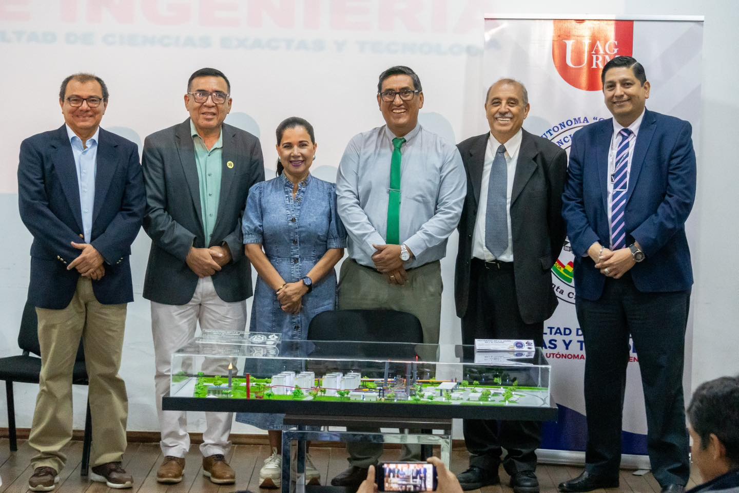 UAGRM PRESENTA MAQUETA DE LA NUEVA REFINERÍA QUE IMPULSARÁ LA INDEPENDENCIA ENERGÉTICA DE SANTA CRUZ