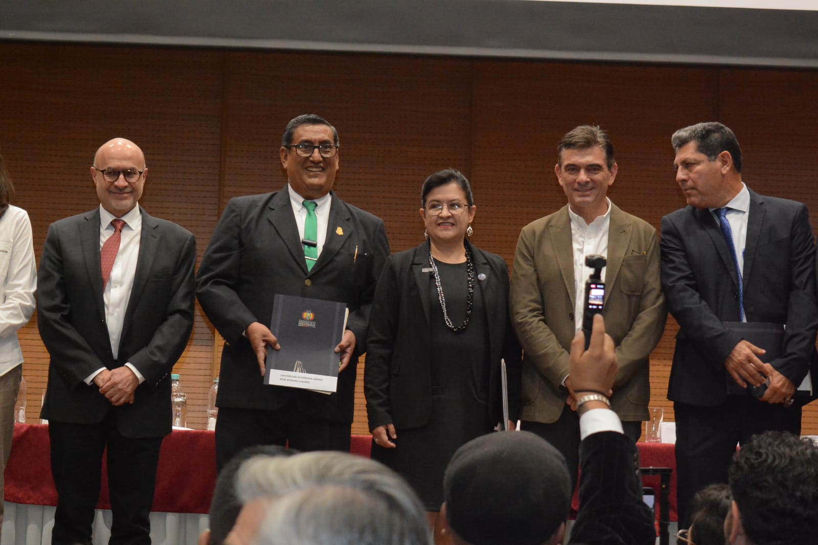 𝐔𝐀𝐆𝐑𝐌 𝐀𝐕𝐀𝐍𝐙𝐀 𝐇𝐀𝐂𝐈𝐀 𝐋𝐀 𝐂𝐈𝐔𝐃𝐀𝐃𝐀𝐍Í𝐀 𝐃𝐈𝐆𝐈𝐓𝐀𝐋 𝐏𝐀𝐑𝐀 𝐑𝐄𝐃𝐔𝐂𝐈𝐑 𝐓𝐑Á𝐌𝐈𝐓𝐄𝐒 𝐘 𝐁𝐔𝐑𝐎𝐂𝐑𝐀𝐂𝐈𝐀 𝐔𝐍𝐈𝐕𝐄𝐑𝐒𝐈𝐓𝐀𝐑𝐈𝐀