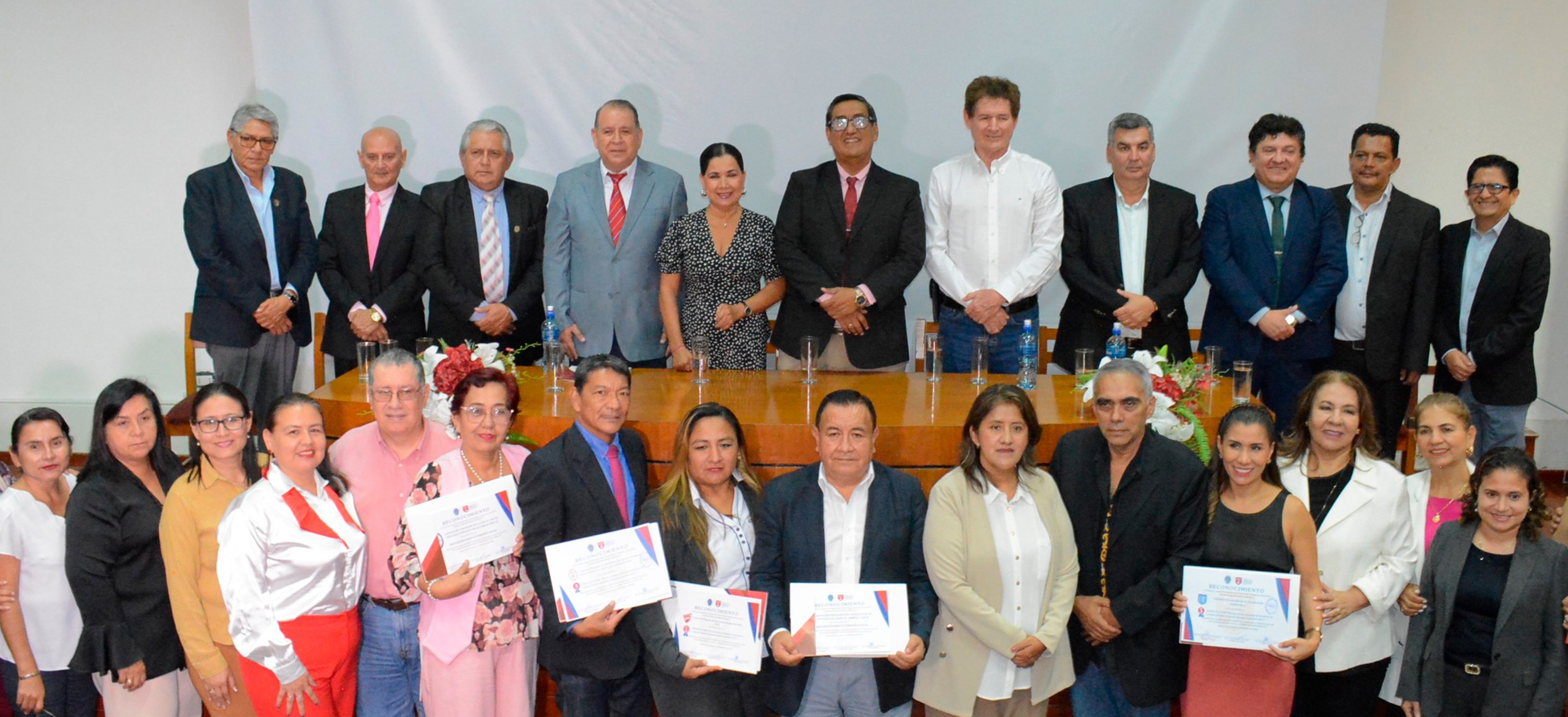 𝐔𝐀𝐆𝐑𝐌 𝐃𝐈𝐒𝐓𝐈𝐍𝐆𝐔𝐈Ó 𝐀 𝐒𝐔𝐒 𝐔𝐍𝐈𝐃𝐀𝐃𝐄𝐒 𝐃𝐄 𝐏𝐎𝐒𝐓𝐆𝐑𝐀𝐃𝐎
