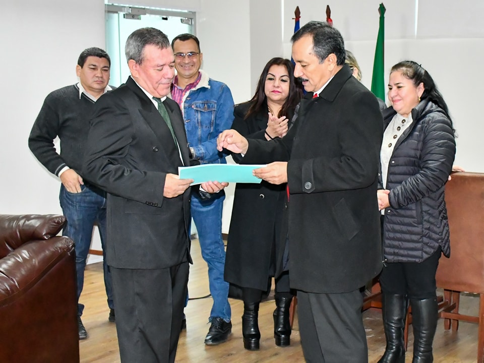 DOCENTE DE LA UAGRM RECIBIÓ SU TÍTULO DE DOCTOR
