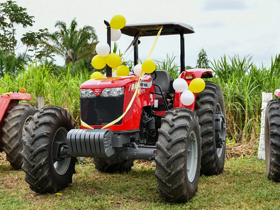 UN TRACTOR Y MAQUINARIA AGRÍCOLA PARA POTENCIAR LA FACULTAD INTEGRAL DE ICHILO