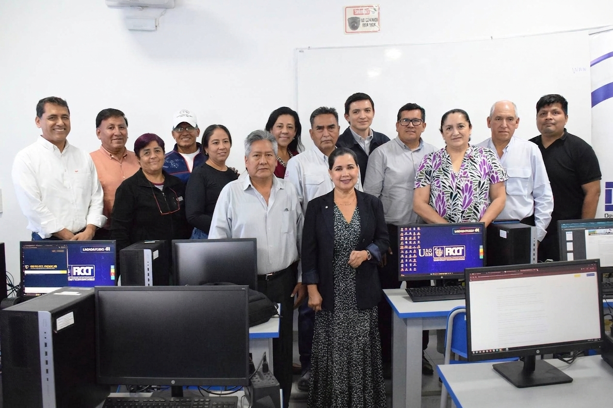 La UAGRM entrega certificados a docentes capacitados en redacción científica