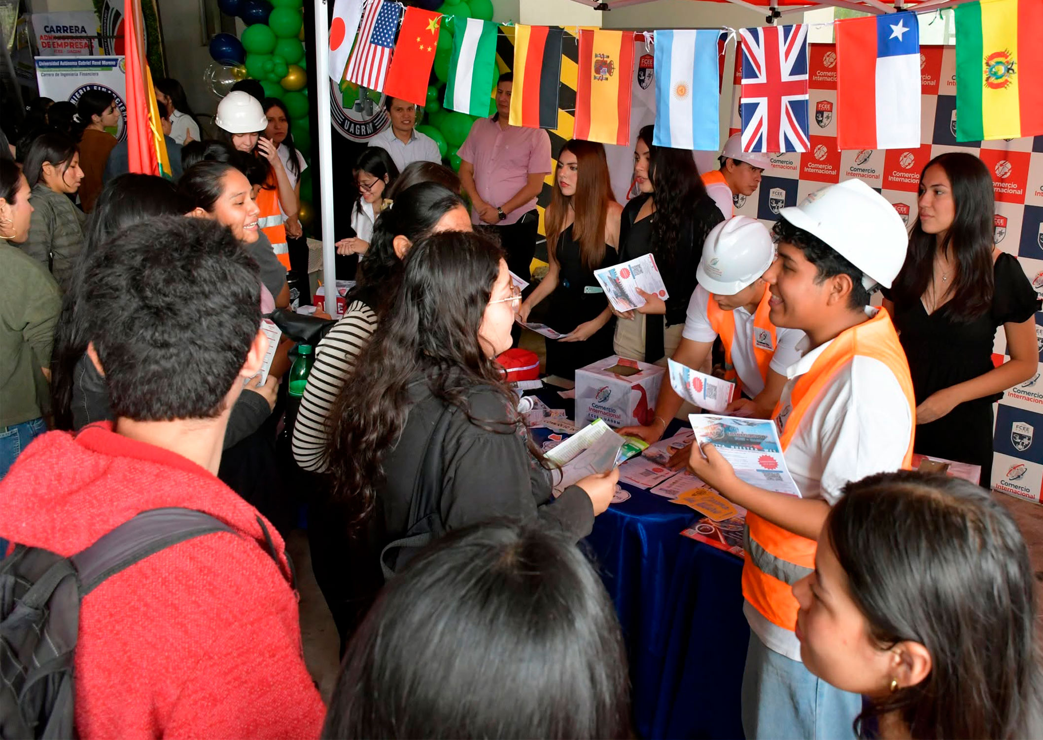 Orientación Vocacional: Estudiantes conocen el perfil profesional y oferta académica de la UAGRM