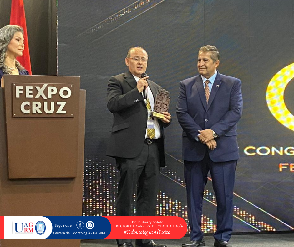 El Dr. Duberty Soleto, recibe el galardón al Profesional Meritorio Destacado por el Colegio de Odontólogos.
