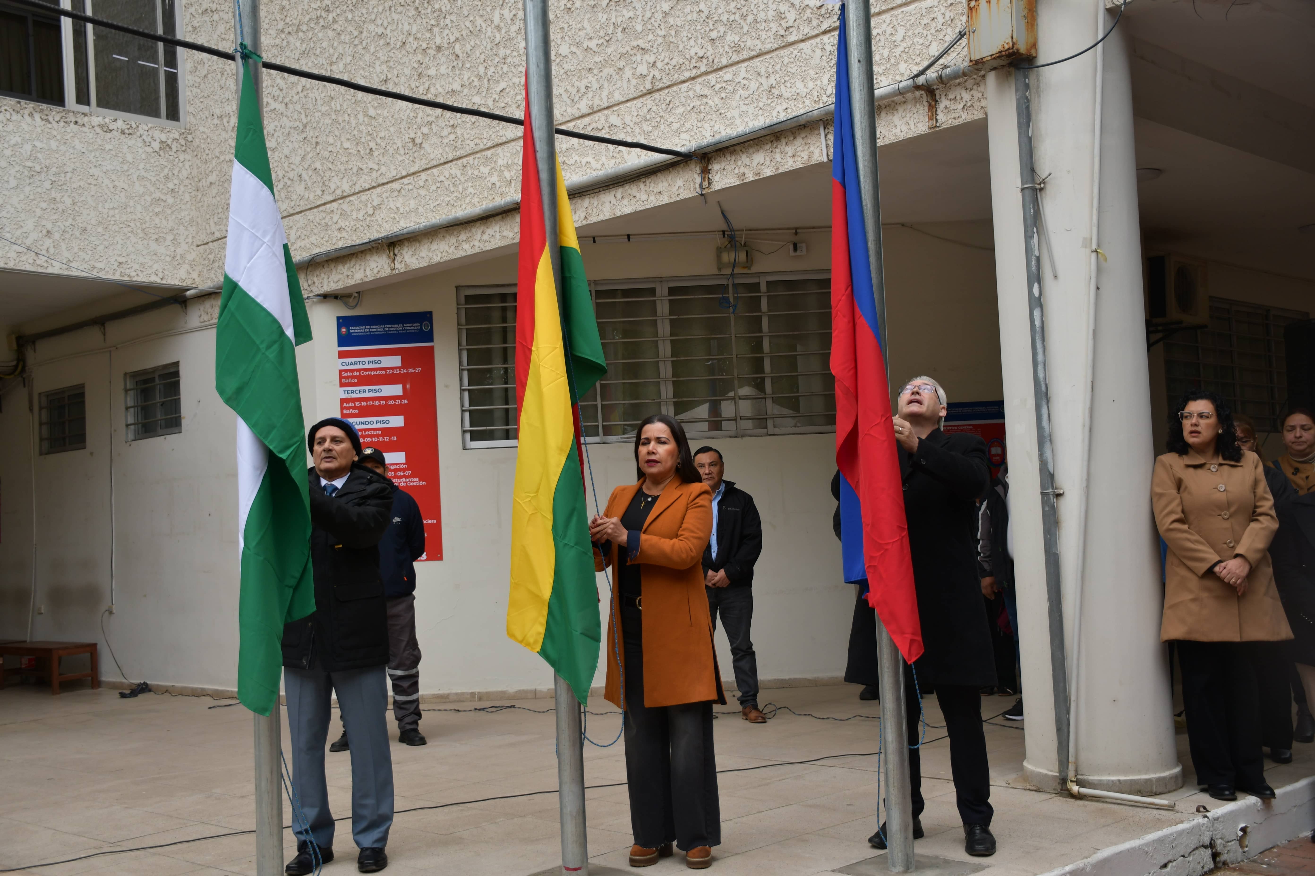 Acto Cívico de Iza de la Bandera fortalece la identidad universitaria