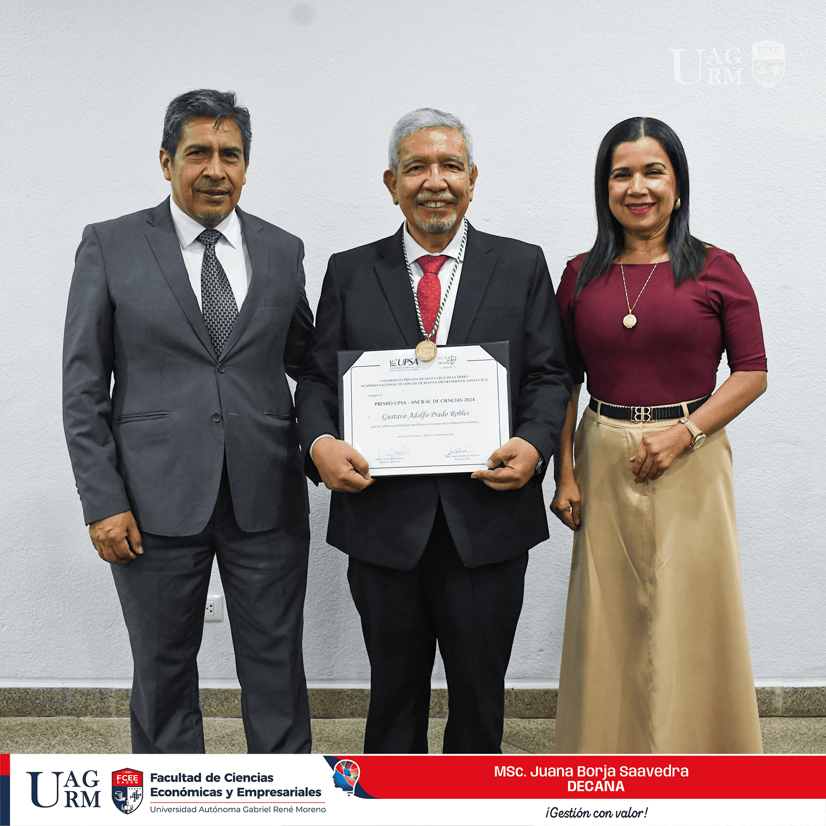 DOCENTE RECIBE PREMIO POR LA CONTRIBUCIÓN DE LA HISTORIA ECONÓMICA