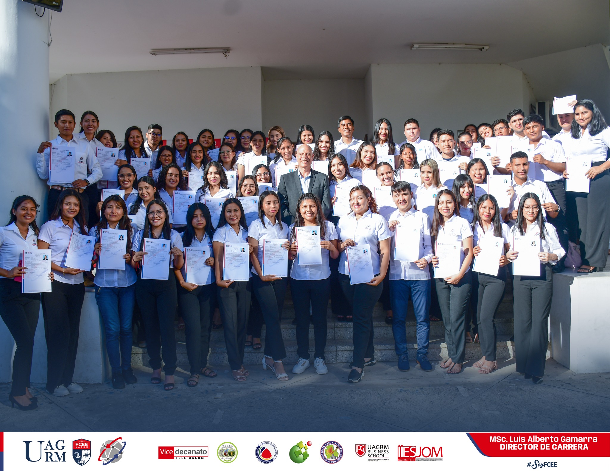 ¡Celebramos el logro de nuestros 96 graduados en Técnico Universitario Medio de Gestión Administrativa del Comercio Internacional!