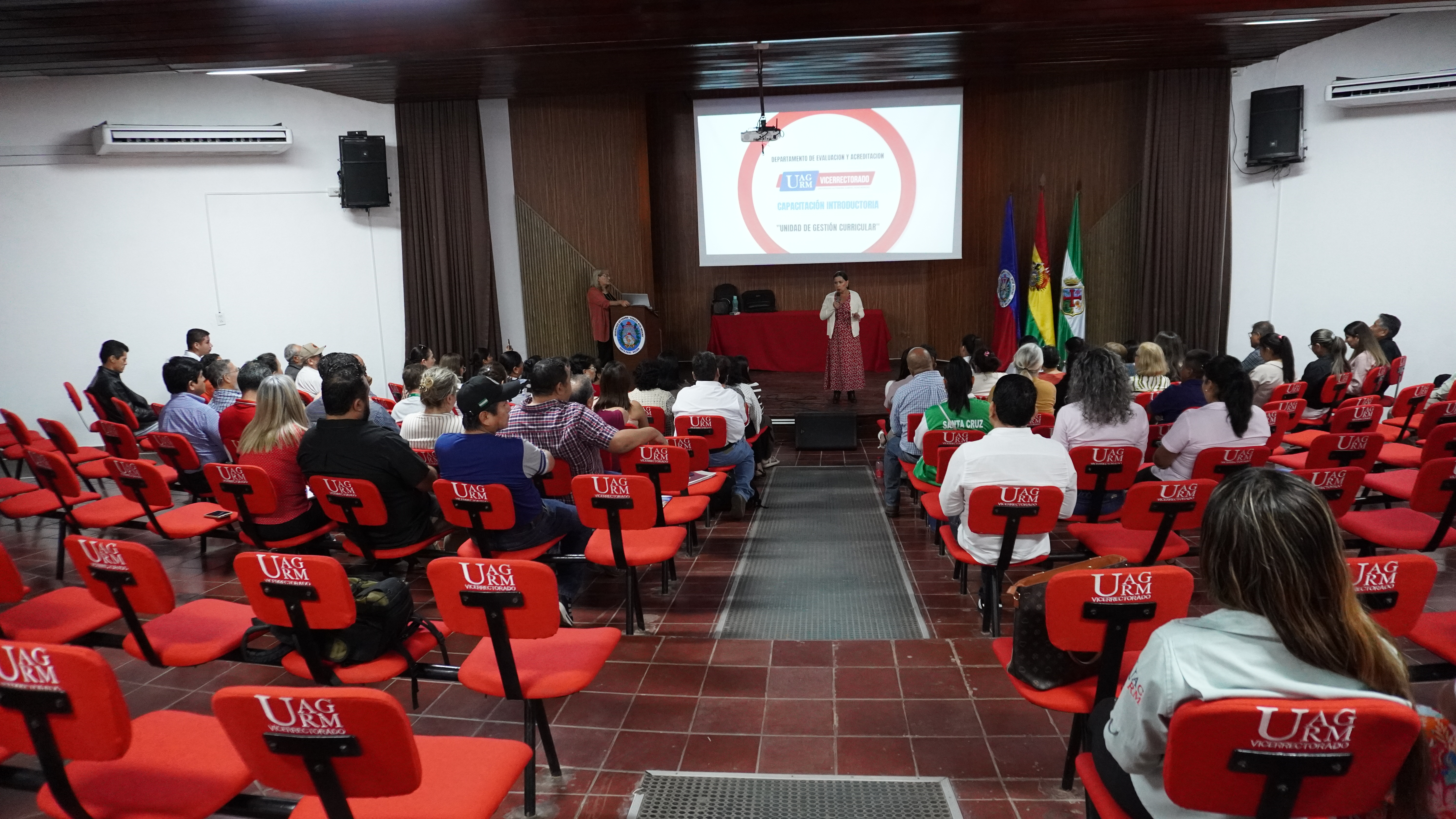 CARRERA DE VETERINARIA TRABAJA EN UNA PROPUESTA CURRICULAR MODERNA Y ACORDE A LAS EXIGENCIAS ACTUALES