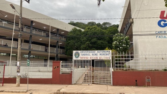 INGRESO A LAS AULAS DE LA FACULTAD